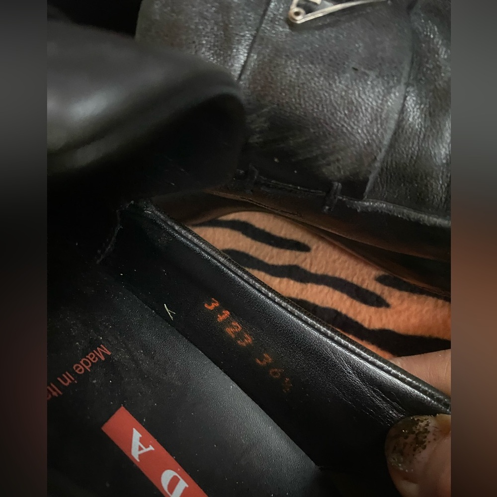 Y2k vintage PRADA linea rossa Black Leather Penny Loafers with metal logo - Picture 3 of 10